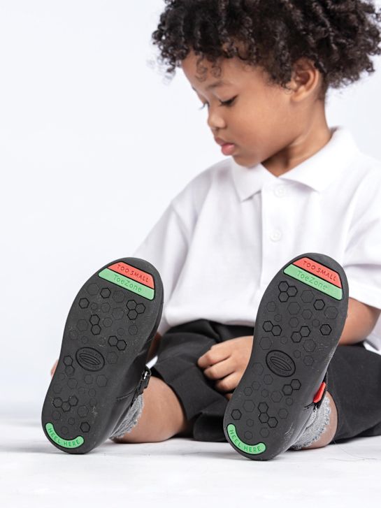 niskie buty toezone w kolorze czarnym rico