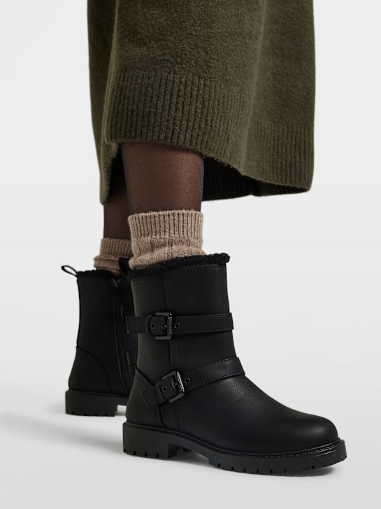 buty zimowe koloru czarnego land rovera rico